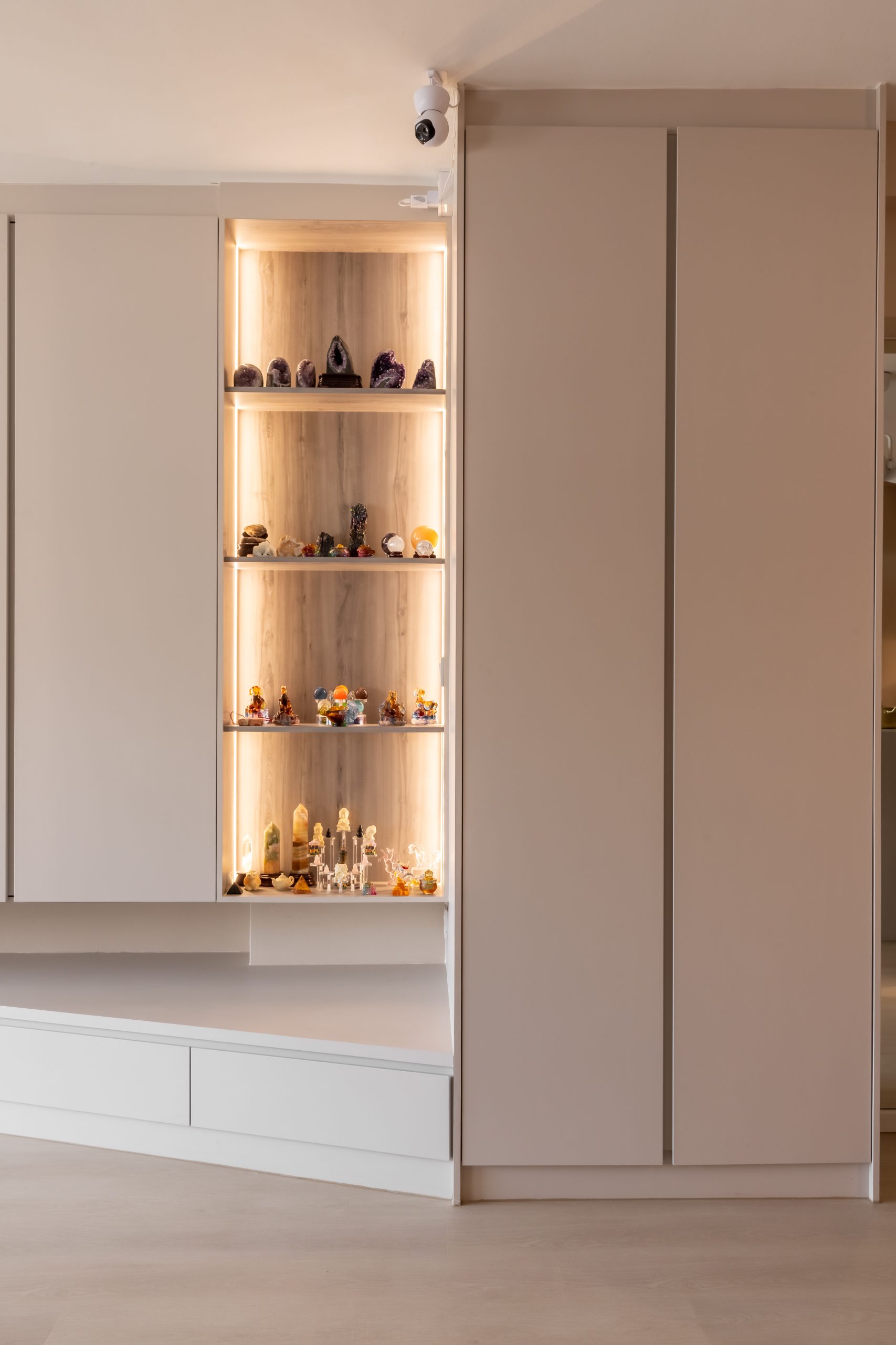 529 Woodlands Drive 14 — Carpentry & Interiors
