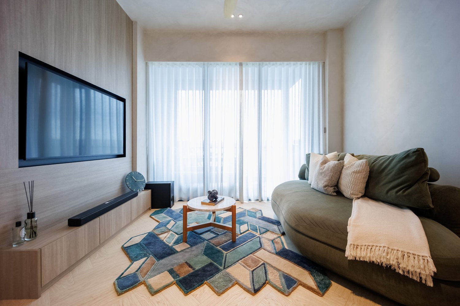 J GATEWAY — PLOT